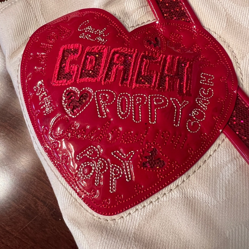 Coach Poppy RARE LIMITED EDITION Heart with Dust bag EUC - Picture 3 of 16